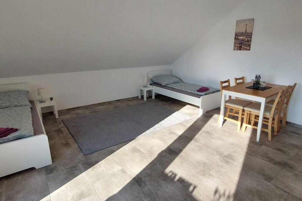 Grosse Tolle 4 Zimmer Ferienwohnung Im Herzen Des Odenwaldes Moerlenbach Exterior photo